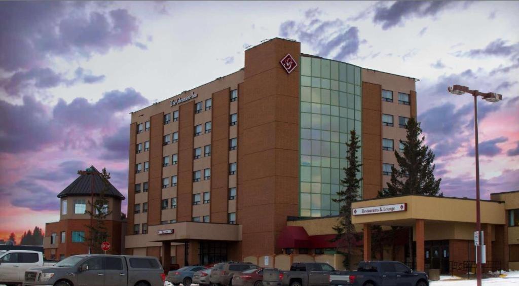 The Glenmore Inn & Convention Centre YYC Екстериор снимка
